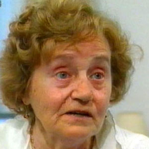 Die ehemalige Zwangsarbeiterin Alina Przybyła aus Polen, 2000